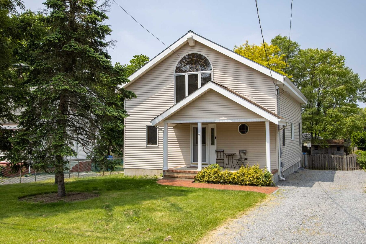 Primary Photo - 74 Clinton Pl