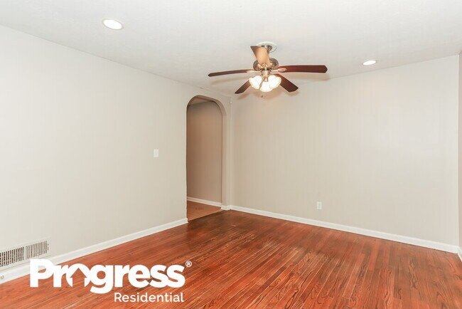 Foto del edificio - 8913 Channing Dr