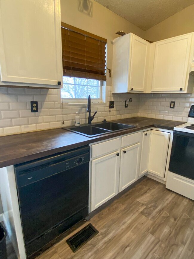 Foto del edificio - 3 Bedroom 2 Bath Home - Goddard Schools