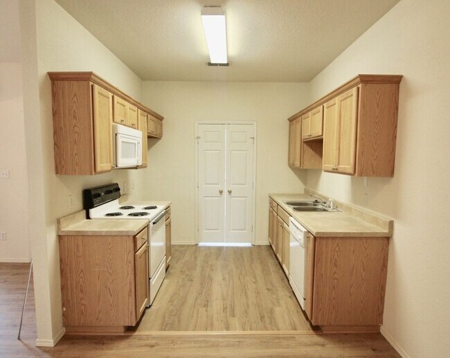 Building Photo - 112-114 Collett Court
