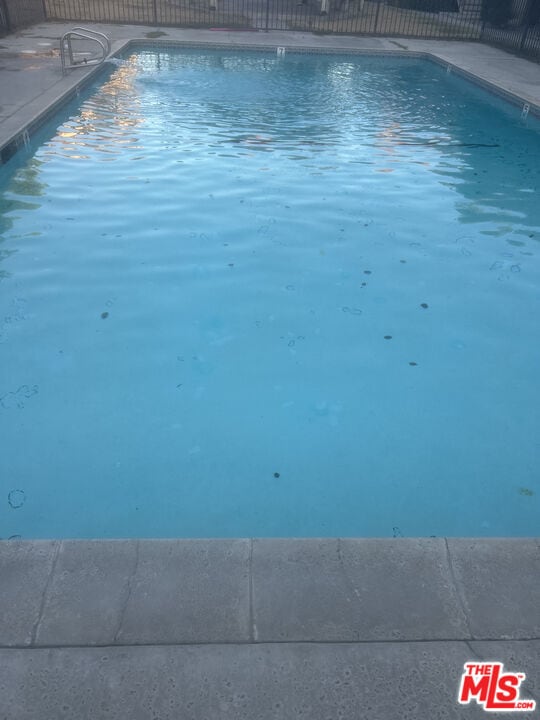 Building Photo - 2411 W Acacia Ave