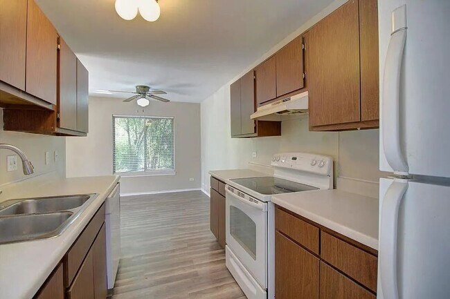 Foto del edificio - 5946 Greenview Rd