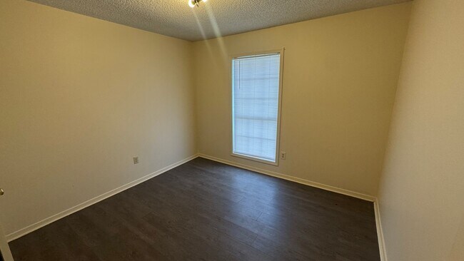 Foto del edificio - 7013 Wesley Ct