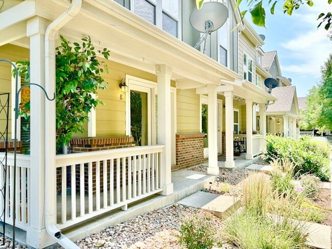 Building Photo - 11877 Oak Hill Way