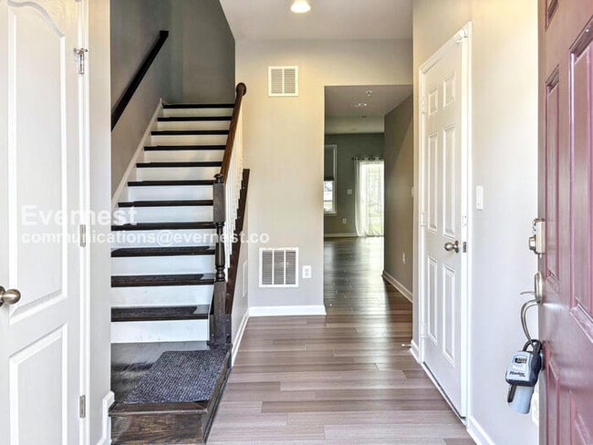 Building Photo - 9001 Elderwood Pl