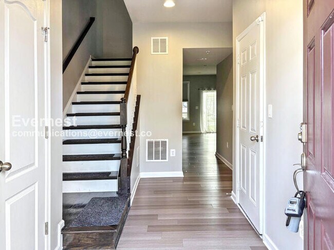 Foto del edificio - 9001 Elderwood Pl