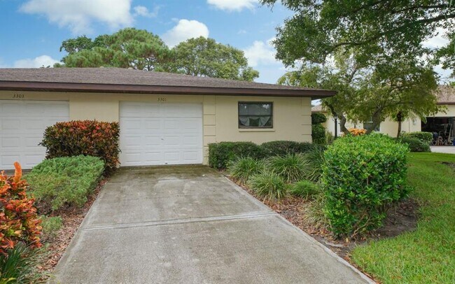 Building Photo - 3301 Vivienda Blvd