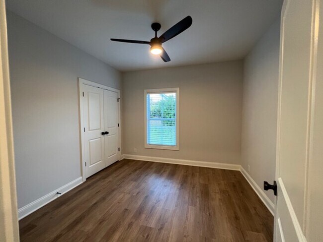 Building Photo - 238 Chenoweth Ln