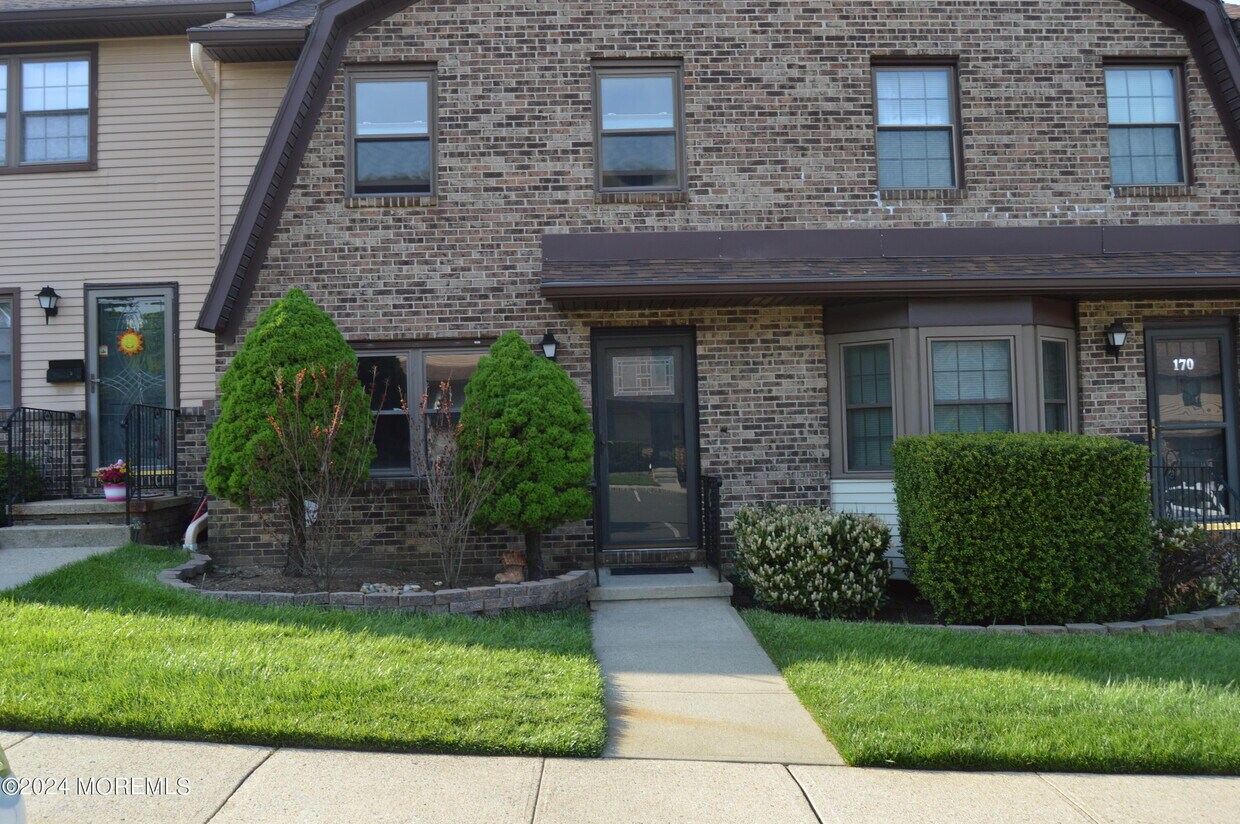 Foto principal - 169 Village Green Way