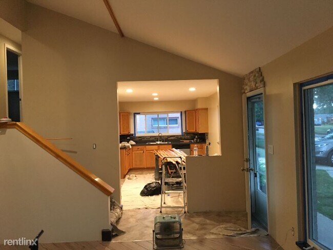 Building Photo - 21425 Hillside Dr