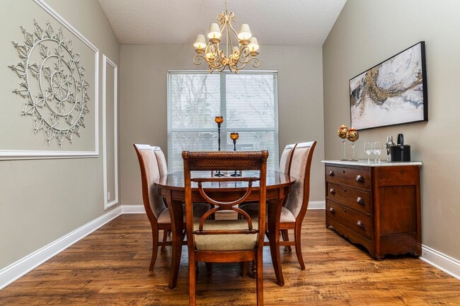 Building Photo - Spacious 4BR Retreat w/ Fenced Yard + Resort Amenities