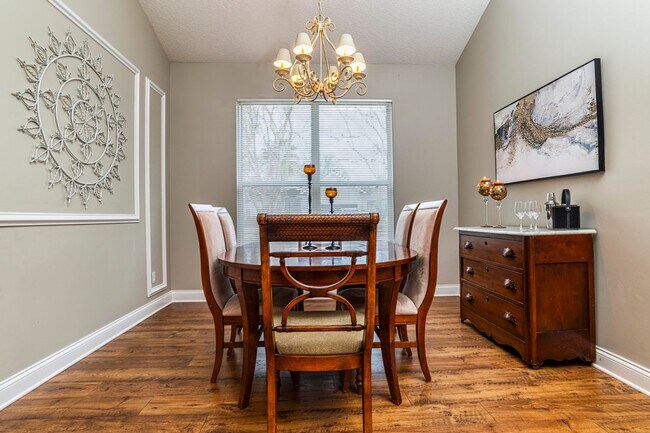 Foto del edificio - Spacious 4BR Retreat w/ Fenced Yard + Resort Amenities