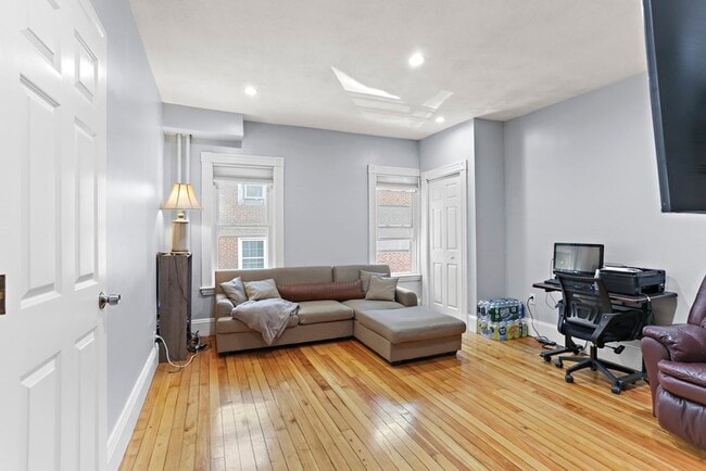 Building Photo - 181 Green St