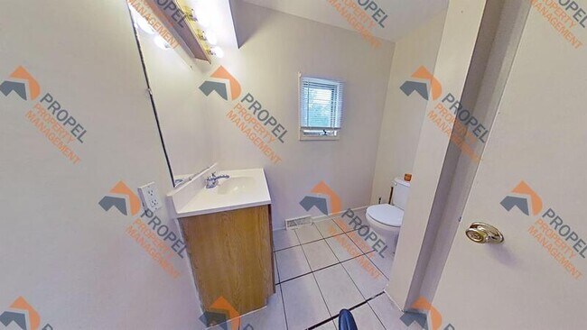 Foto del edificio - 25117 Malvina Ave