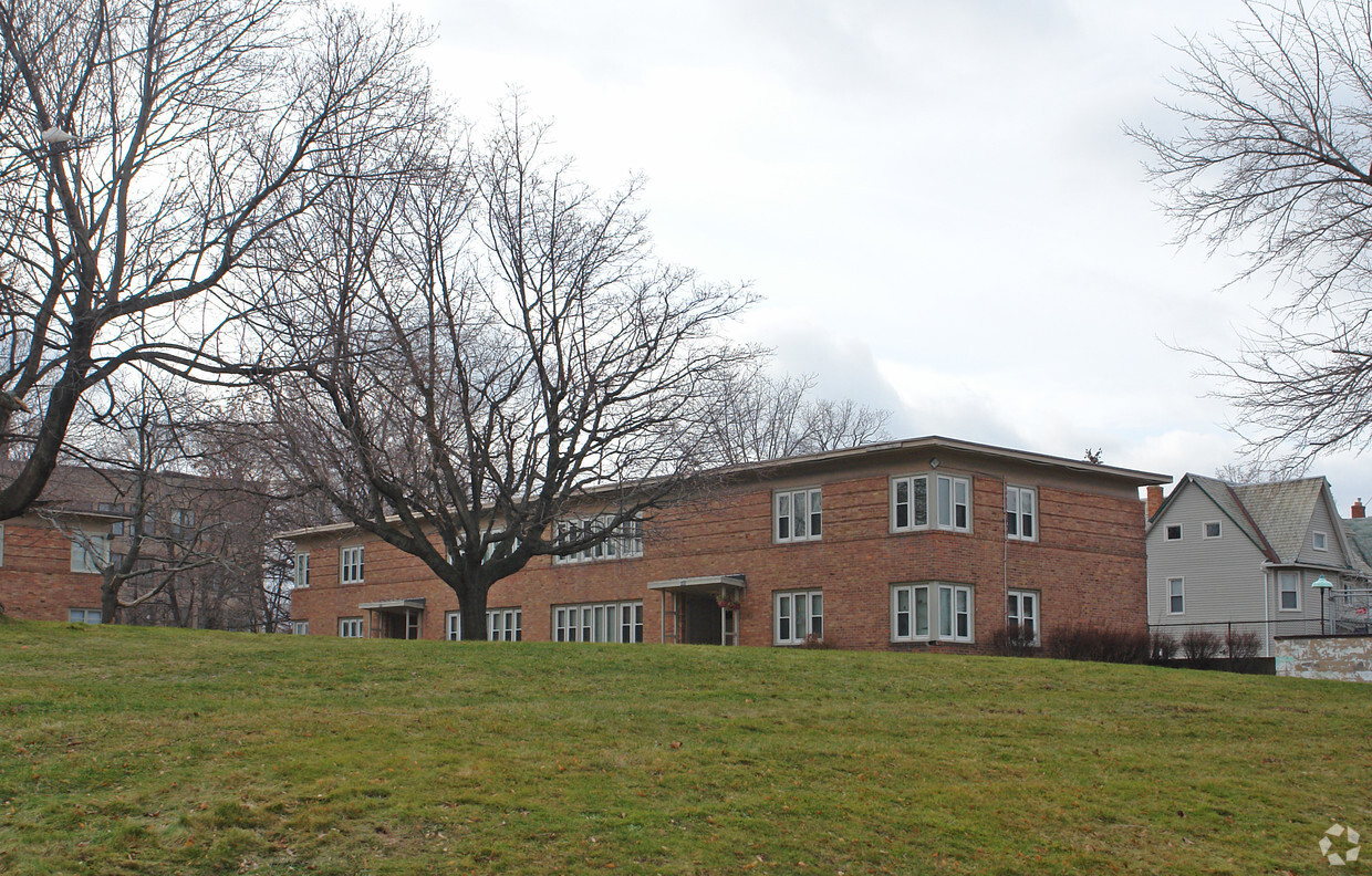 Building Photo - 1059 Lake Ave