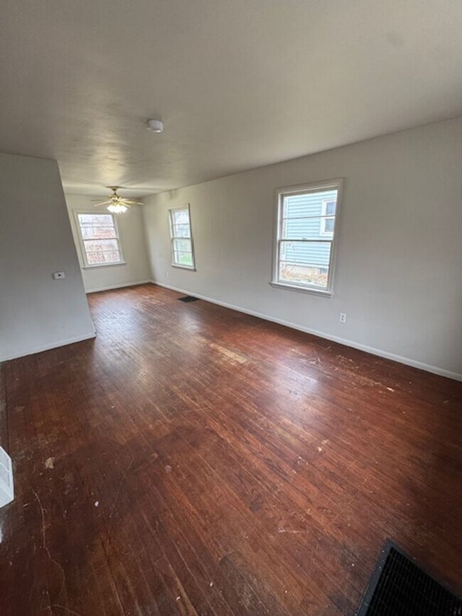 Foto del edificio - 1341 Fay Dr