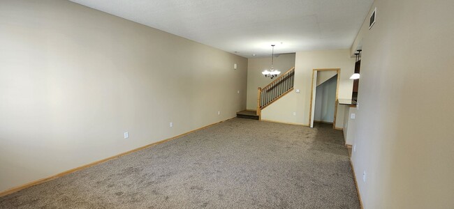 Building Photo - Rare 3 bedroom, 2.5 bathroom rental home w...