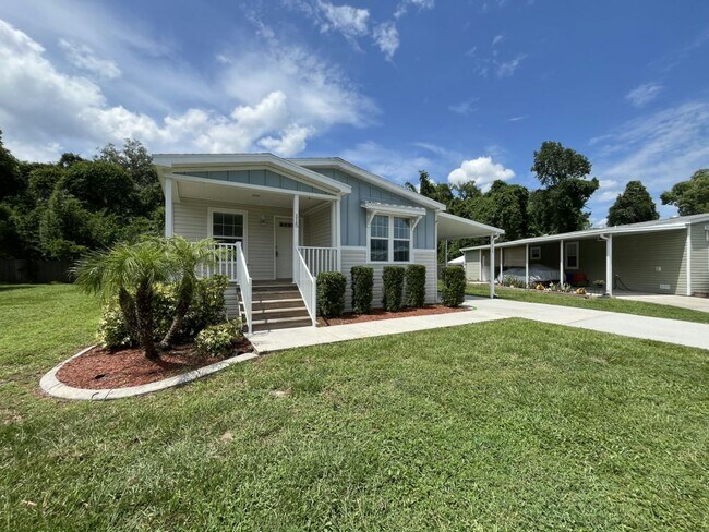 Foto del edificio - 115 Poinsettia Dr