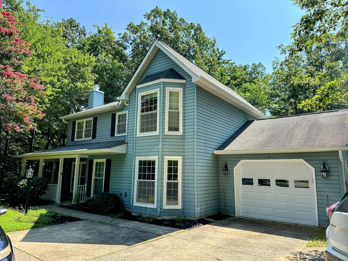 Beautiful Colonial Home - Beautiful Colonial Home