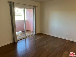 Building Photo - 4810 S La Brea Ave