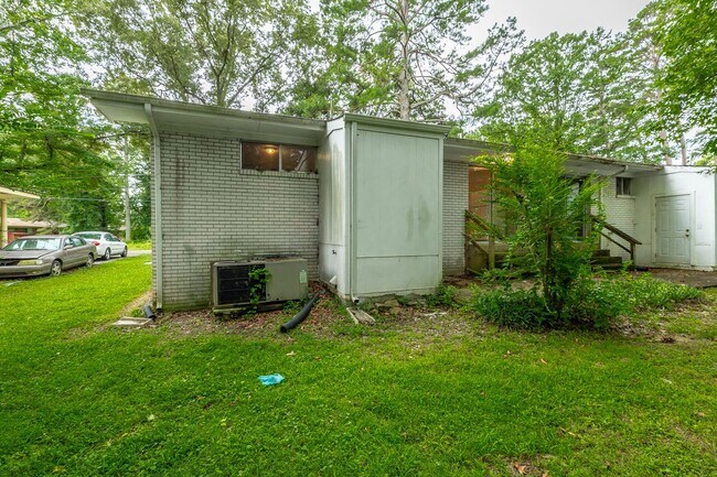 Building Photo - 4515 Rogers Rd
