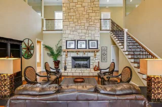 Foto principal - 305 Seven Springs Way