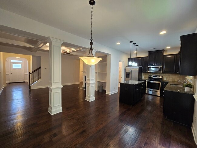 Building Photo - 2470 Whiteoak Run SE