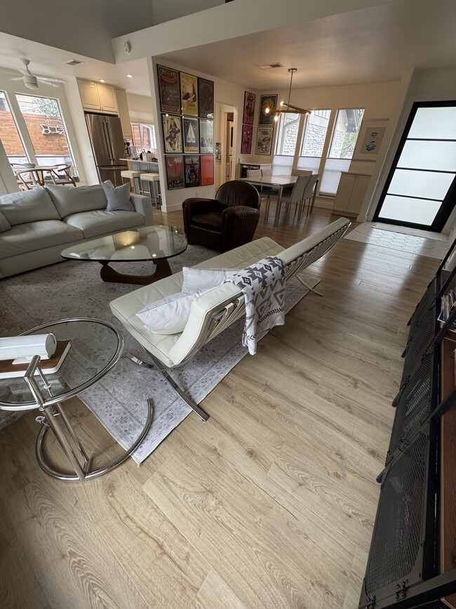 Living room - 3808 Oak Creek Dr