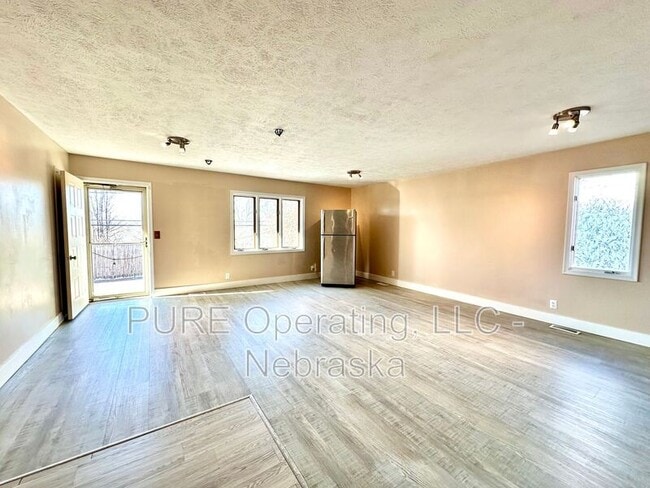 Building Photo - 1024 N 74th Ave