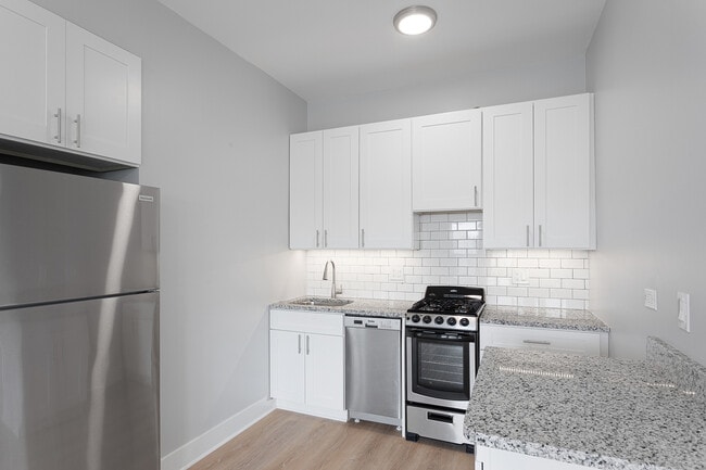 Building Photo - 7600 N Sheridan Rd