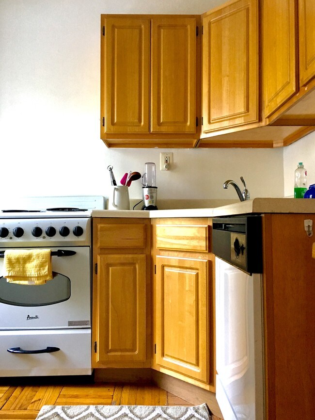 Foto del edificio - 422 E 116th St