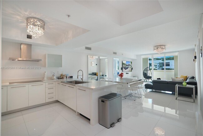 Foto del edificio - 250 Sunny Isles Blvd