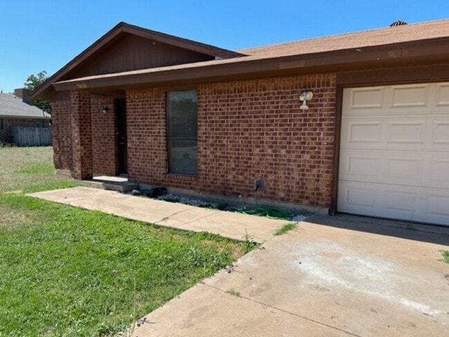 Building Photo - 3650 Auburn Dr