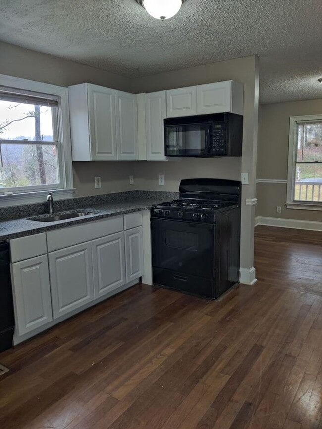 Building Photo - 349 Victorian Cir