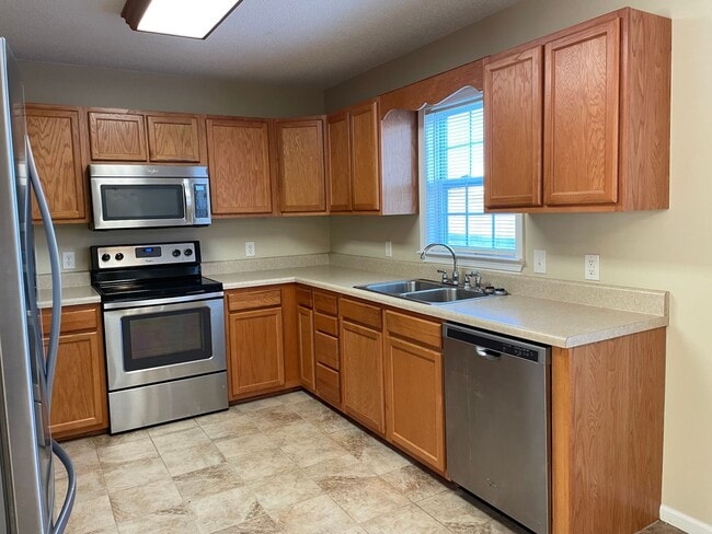 Building Photo - 3 bed 2 bath home