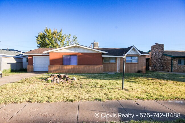 Building Photo - 1004 W Manana Blvd