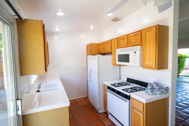 Building Photo - 474 Avenida Ortega