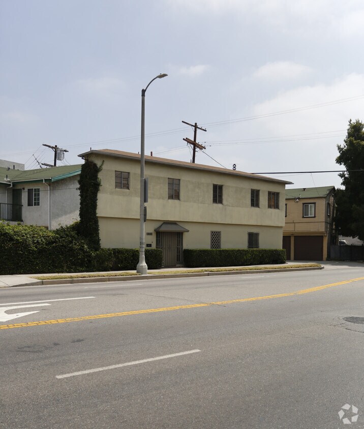 Primary Photo - 3121 W 3rd St