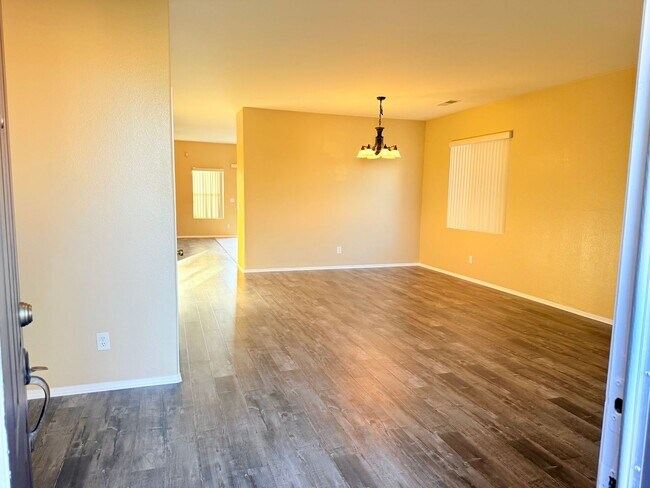 Foto del edificio - Single Story 3 bed home with office for Re...