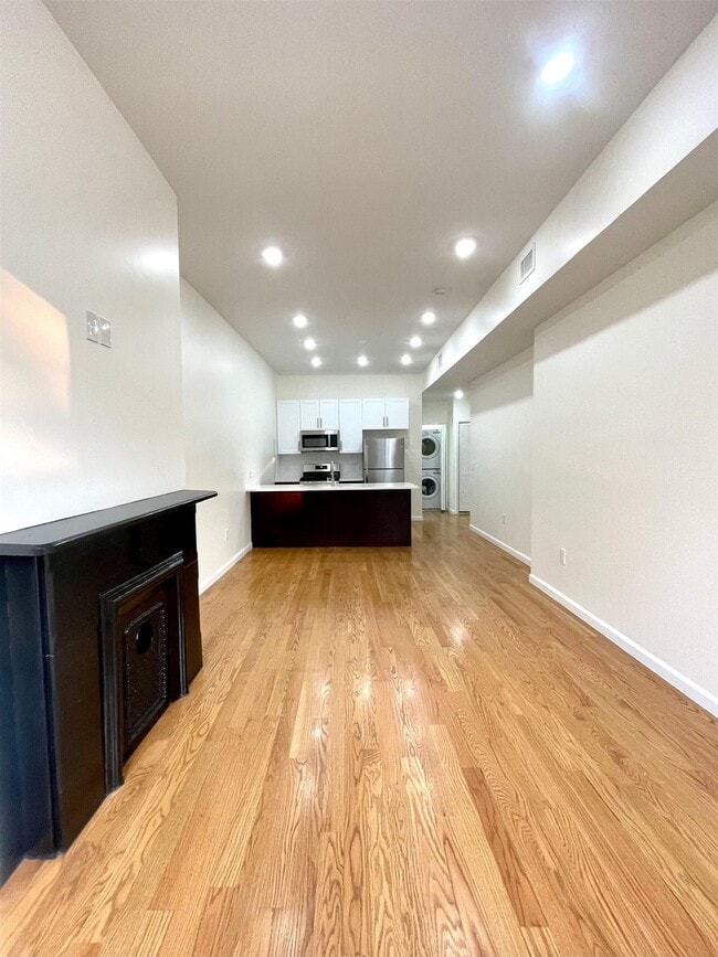 Building Photo - 662 Bergen Ave