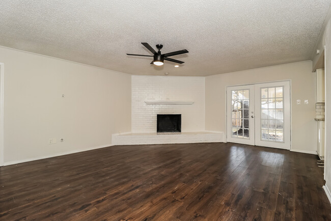 Foto del edificio - 3-Bedroom Home in Arlington, TX