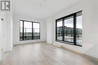 Building Photo - 801 The Queensway