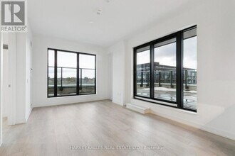 Building Photo - 801 The Queensway