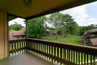 2BR-2BA_1,142sf  Balcony - Woodlake Park Apartments