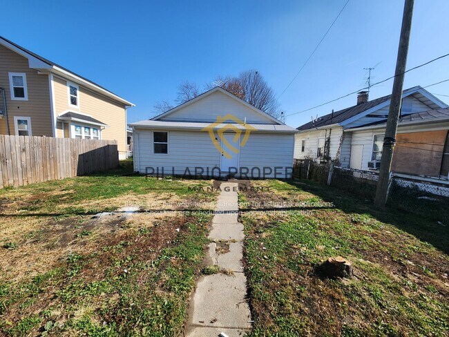 Building Photo - Cozy 3 bedroom home in Grace Tuxedo Park a...