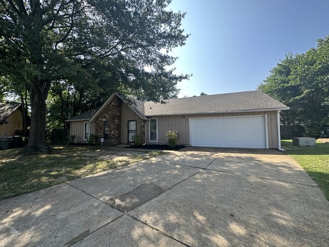 Building Photo - 3848 Lawrenceton - Available Now!