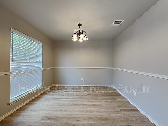 Building Photo - 708 Encanto Dr
