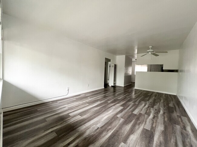 Living Room - 621 Grand Fir Ave Apartments