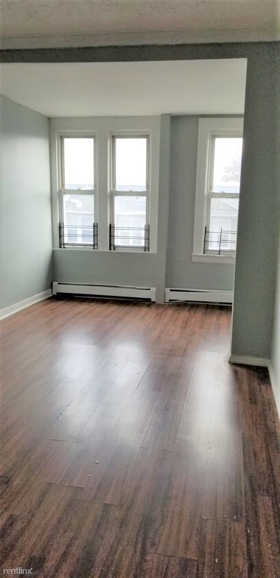 Building Photo - 3 br, 1 bath  - 137 Goodwin Ave Apt 2