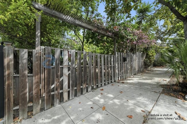 Building Photo - 2029 9th Ave